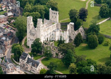 Francia, Seine Maritime, Jumieges, Parc Naturel Regional des Boucles de la Seine Normande (parco naturale regionale di Boucles de la Seine Normande), abbazia romanica Saint Pierre de Jumieges VII secolo (vista aerea) Foto Stock