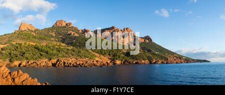 Francia, Var, Corniche de l'Esterel, Saint Raphael, Pic du Cap Roux, Saint Pilon, rocher Saint Barthelemy Foto Stock