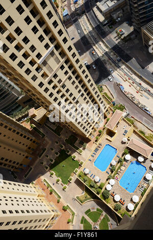 La vista dal grattacielo su piscine, Dubai, UAE Foto Stock