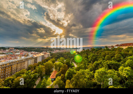 Arcobaleno nel cielo Foto Stock