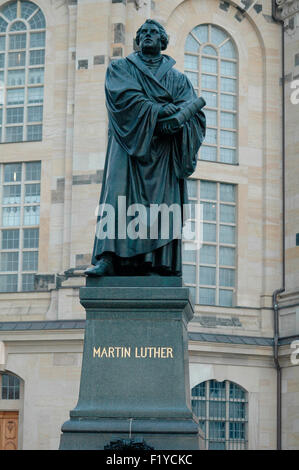 Die wieder errichtete Frauenkirche, davor das Martin-Luther-Denkmal, Dresda. Foto Stock