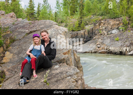 Ragazza,Canada,Mom,ritratto,idromassaggio Canyon Foto Stock