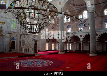 Interni ornati sala da preghiera di Mihrimah la Moschea del Sultano Istanbul Turchia Foto Stock