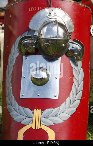 Accessori Field camp delle legioni romane, armi, armature e oggetti di uso domestico, scudi. Foto Stock