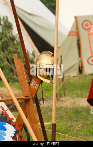 Accessori Field camp delle legioni romane, armi, armature e oggetti di uso domestico, scudi. Foto Stock