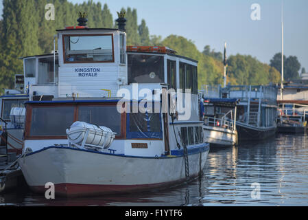 Barche sul Fiume Tamigi a Kingston-upon-Thames Foto Stock