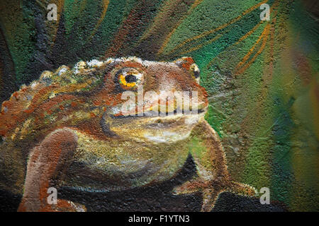 Big brown fiaba toad seduto sulla pietra in erba, acril pittura . Foto Stock