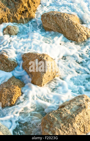 Rocce nel mare, Platia Amos - Cefalonia, Grecia Foto Stock