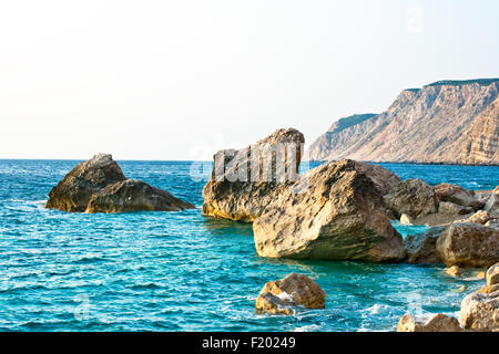 Rocce nel mare, Platia Amos - Cefalonia, Grecia Foto Stock