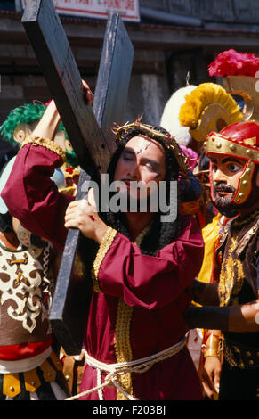 Filippine, Marinduque Isola, processione religiosa rivivere il crucifxition di Gesù Cristo a Pasqua. Foto Stock