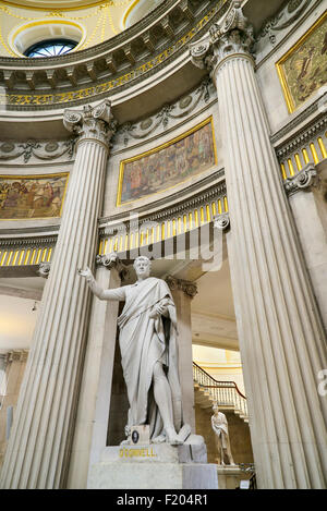 In Irlanda, in County Dublin, Dublin City Hall, Statua di Daniel O'Connell. Foto Stock