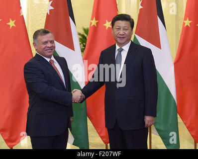 (150909) -- PECHINO, Sett. 9, 2015 (Xinhua) -- Il presidente cinese Xi Jinping (R) incontra il Giordano con il re Abdullah II a Pechino Capitale della Cina, Sett. 9, 2015. (Xinhua/Zhang Duo) (yxb) Foto Stock