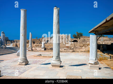 Le colonne in marmo nelle rovine di Cesarea, a Cesarea maritima national park, Israele Foto Stock