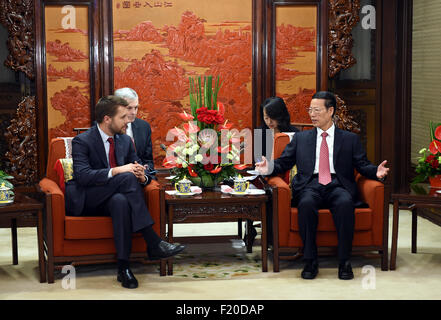 Pechino, Cina. 9 Sep, 2015. Chinese Vice Premier Zhang Jaili (R) soddisfa con Brian Deese, senior advisor per Stati Uniti Il presidente Barack Obama, a Pechino, capitale della Cina, Sett. 9, 2015. © Rao Aimin/Xinhua/Alamy Live News Foto Stock