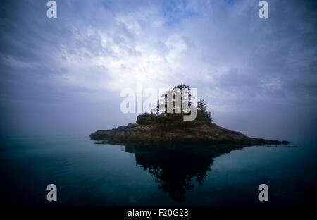 Roccia della vita. Queen Charlotte Strait, British Columbia, Canada, Oceano Pacifico settentrionale. Foto Stock