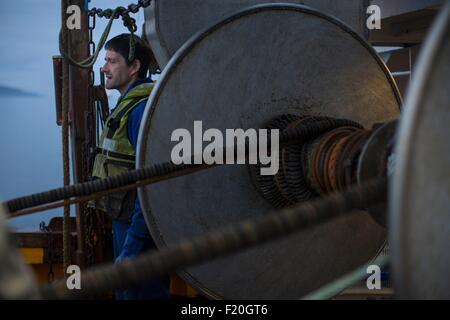 Pescatore in mare Foto Stock