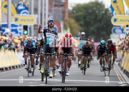 Londra, Regno Unito. 09Sep, 2015. Fernando Gaviria (Etixx-Quickstep) conquista la quarta fase del Aviva tour della Gran Bretagna tra Edimburgo e Blyth, Regno Unito il 9 settembre 2015. La gara, che copre 7 stadi, iniziato il 6 settembre a Beaumaris, Anglesey, e termina il 13 agosto a Londra, Regno Unito. Credito: Andrew Torba/Alamy Live News Foto Stock