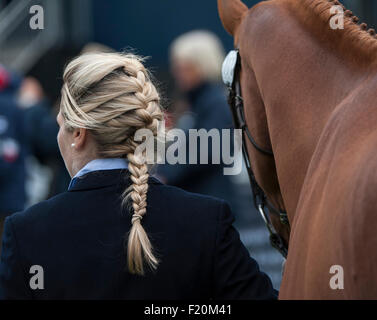 Blair Atholl, Scotland, Regno Unito. Il 9 settembre, 2015. Laura Collett [GBR] con Grand manovra a la prima ispezione. Il FEI European Eventing Championships 2015 Blair Castle Credit: stephen Bartolomeo/Alamy Live News Foto Stock