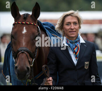 Blair Atholl, Scotland, Regno Unito. Il 9 settembre, 2015. Ingrid Klimke [GER] con Horseware Hale-Bob alla prima ispezione. Il FEI European Eventing Championships 2015 Blair Castle Credit: stephen Bartolomeo/Alamy Live News Foto Stock