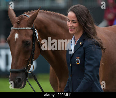 Blair Atholl, Scotland, Regno Unito. Il 9 settembre, 2015. Maria Pinedo Sendagorta [ESP] con Carriem van Colen Z in corrispondenza della prima ispezione. Il FEI European Eventing Championships 2015 Blair Castle Credit: stephen Bartolomeo/Alamy Live News Foto Stock