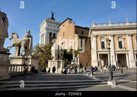 Italia, Roma, Campidoglio, Piazza del Campidoglio, Palazzo nuovo, chiesa di Santa Maria in Aracoeli e Vittoriano Foto Stock