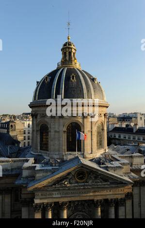 Francia, Parigi, l Institut de France è un accademico Francese istituzione creata il 25 ottobre 1795, seduta in ex Collegio dei quattro nazioni dell'edificio a No, 23 Quai de Conti nel 6 ° arrondissement di Parigi (vista aerea) Foto Stock