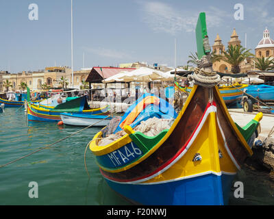 Barche colorate di Marsaxlokk, Malta Foto Stock