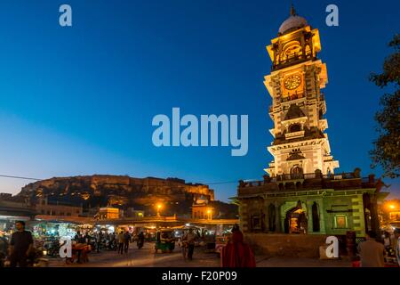 India Rajasthan, Jodhpur, il Forte Mehrangarh e la Torre dell'orologio Foto Stock