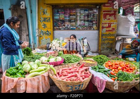 India Rajasthan, Udaipur, il mercato di frutta e verdura Foto Stock