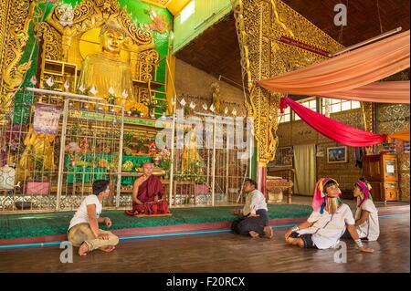 Myanmar (Birmania), Stato Kayah, Kayan tribù (Padaung), Loikaw, Pagoda Payagyi Foto Stock