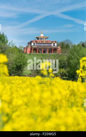 Francia, Puy de Dome, Biollet, Dhagpo Kundreul Ling più grande tempio buddista Foto Stock