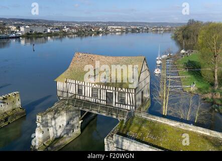 Francia, Eure, Vernon, Vernonnet, il vecchio mulino ad acqua sul ponte medievale (vista aerea) Foto Stock