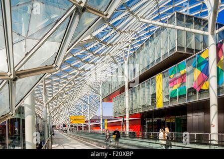 L'Italia, Lombardia, Milano Rho-Pero, FieraMilano, il centro espositivo progettato dall'architetto Massimiliano Fuksas e inaugurato nel 2005, è entrato nel sito con il logo di Expo 2015 Foto Stock