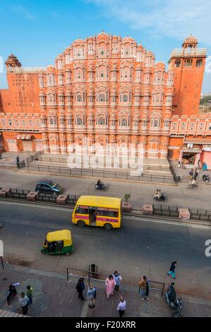 India Rajasthan, Jaipur, il palazzo dei venti Hawa Mahal è stato costruito in 1799 Foto Stock