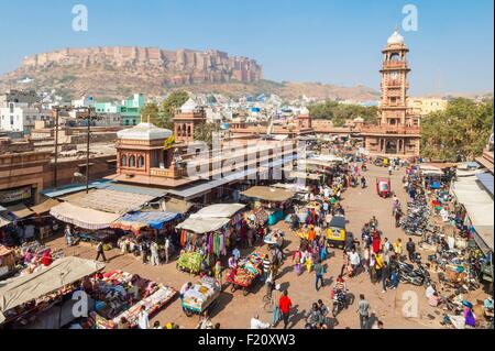 India Rajasthan, Jodhpur, il Forte Mehrangarh e la Torre dell'orologio Foto Stock