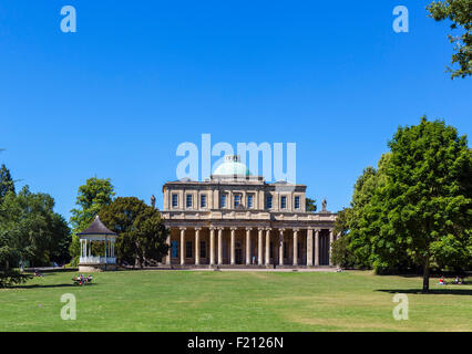 La Pittville Pump Room edificio termale, Pittville Park, Cheltenham, Gloucestershire, England, Regno Unito Foto Stock