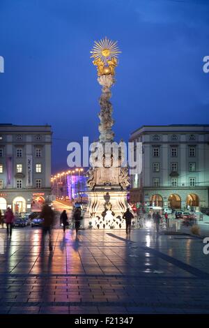 Austria, Austria superiore, Linz, Hauptplatz square, Trinità sulla parte superiore della colonna della Santissima Trinità Foto Stock