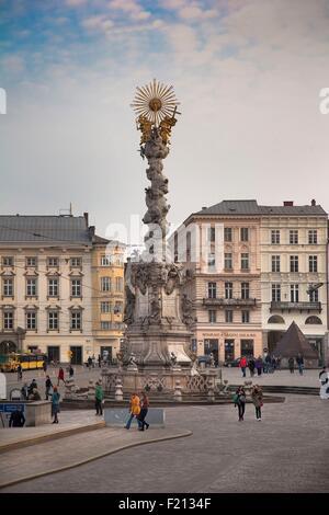 Austria, Austria superiore, Linz, Hauptplatz square, Trinità sulla parte superiore della colonna della Santissima Trinità Foto Stock