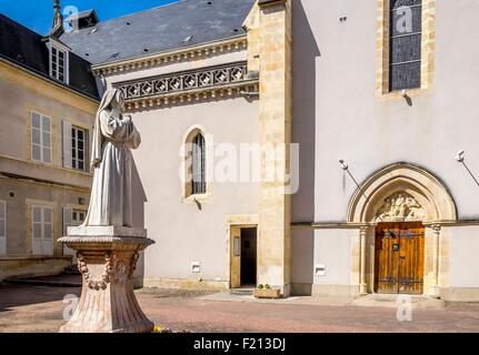 Francia, Nièvre, Nevers, Bernadette Soubirous statua, Saint Gildard convento Foto Stock