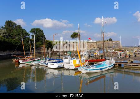 Francia, Charente Maritime, Le Chateau d'Oleron, ostrica, porto vecchio armamento Foto Stock