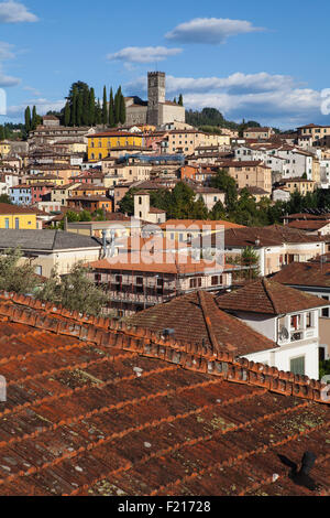 L'Italia, Toscana, Lucca, Barga, vista sulla città vecchia. Foto Stock