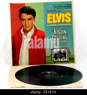 Elvis Presley LP in vinile di registrare la colonna sonora del film su RCA Black label per Kissin' Cugini Foto Stock