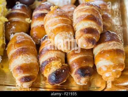 Crema italiana pasticceria avvisatore acustico sulla piastra decorativa. Foto Stock