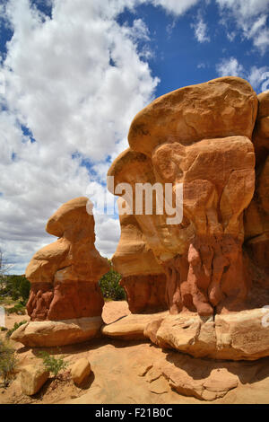 Grande roccia hoodoos nel Giardino del Diavolo lungo il foro-in-the-Rock Road in grande scala Escalante monumento nazionale nel sud dello Utah Foto Stock
