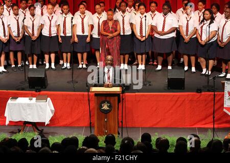 Porto di Spagna, Trinidad e Tobago. 9 Sep, 2015. Trinidad e Tobago del popolo Movimento Nazionale (PNM) leader Keith Rowley(C, anteriore), offre un discorso durante il suo giuramento in occasione della cerimonia come il paese del nuovo primo ministro nel porto di Spagna, capitale di Trinidad e Tobago, sul Sett. 9, 2015. Trinidad e Tobago del popolo Movimento Nazionale (PNM) leader Keith Rowley ha prestato giuramento mercoledì come il paese del nuovo primo ministro dal Presidente Antonio Carmona in una cerimonia che si è svolta qui. © Gao Xing/Xinhua/Alamy Live News Foto Stock