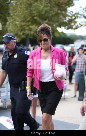 Washington DC, Stati Uniti d'America. Il 9 settembre, 2015. Sarah Palin arriva al Rally contro il nucleare Iran trattativa. Credito: Khamp Sykhammountry/Alamy Live News Foto Stock