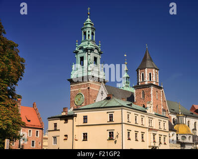 La Polonia, Cracovia, dalla collina di Wawel, la cattedrale del Wawel, la torre dell Orologio. Foto Stock