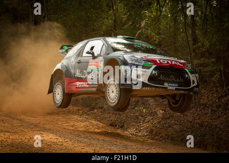 Coffs Harbour, Australia. 10 Settembre, 2015. Stephane Lefebrve ottiene la sua Citroen DS3 Campionato del Mondo Rally Car airborne durante il giovedì mattina shakedown pratica. Lefebrve rigidi per la Citroen Total Abu Dhabi Rally Team. Credito: Russell Hunter/Alamy Live News Foto Stock