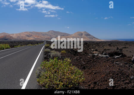 Lz67 road, Parque Nacional de Timanfaya, Lanzarote, Isole Canarie, Spagna. Foto Stock