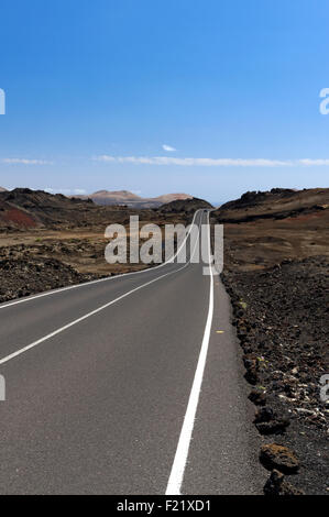 Lz67 road, Parque Nacional de Timanfaya, Lanzarote, Isole Canarie, Spagna. Foto Stock